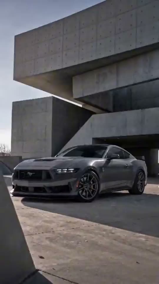 Mustang Dark Horse cinza