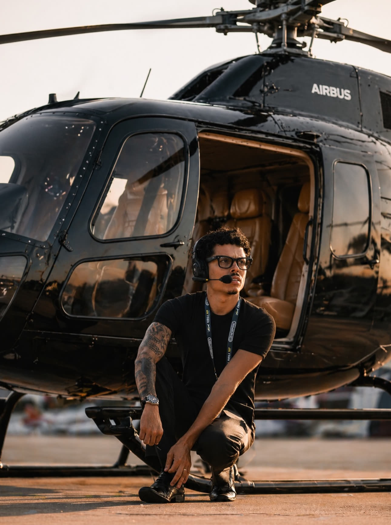 Em operação ao lado de helicóptero Airbus